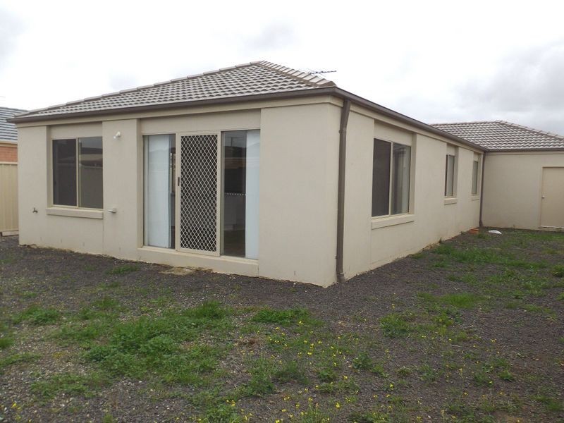 15 Fieldstone Way, Brookfield VIC 3338