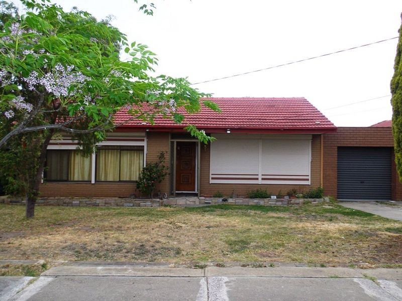 11 Andrew Road, St Albans VIC 3021