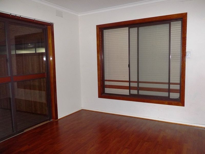 11 Andrew Road, St Albans VIC 3021