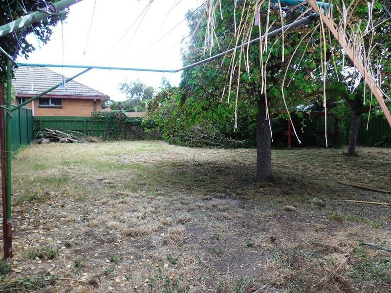 11 Andrew Road, St Albans VIC 3021
