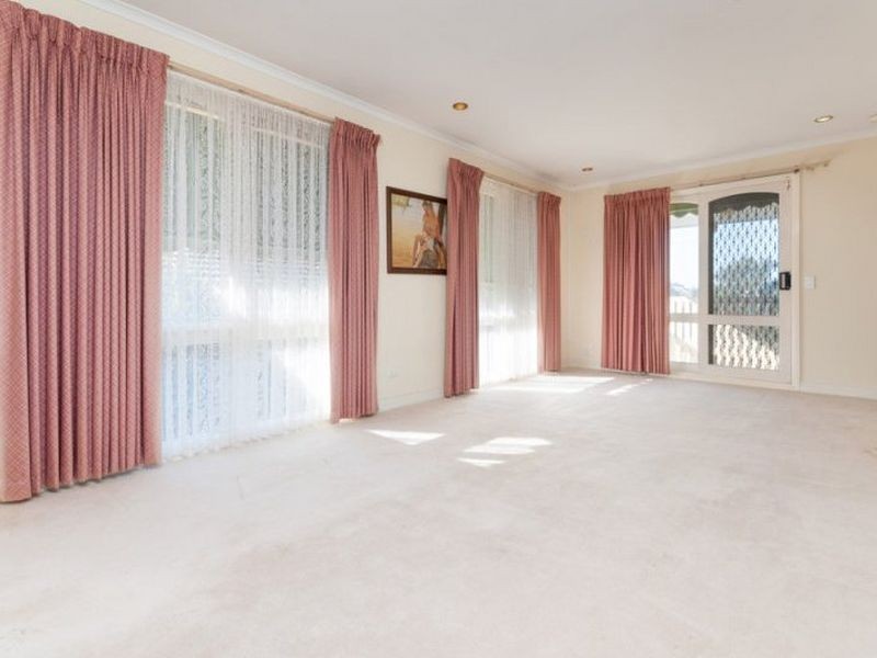5 Blamey Drive, Melton South VIC 3338