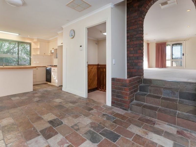 5 Blamey Drive, Melton South VIC 3338