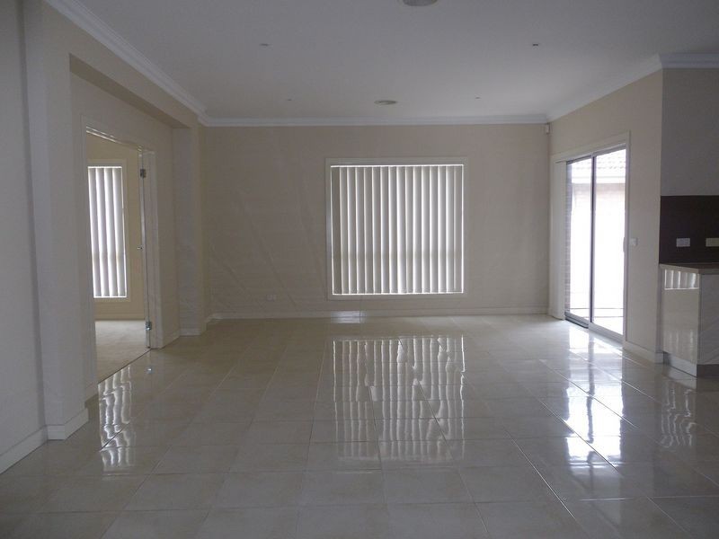 68 Jyndabyne Avenue, Taylors Hill VIC 3037