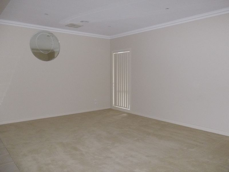 68 Jyndabyne Avenue, Taylors Hill VIC 3037