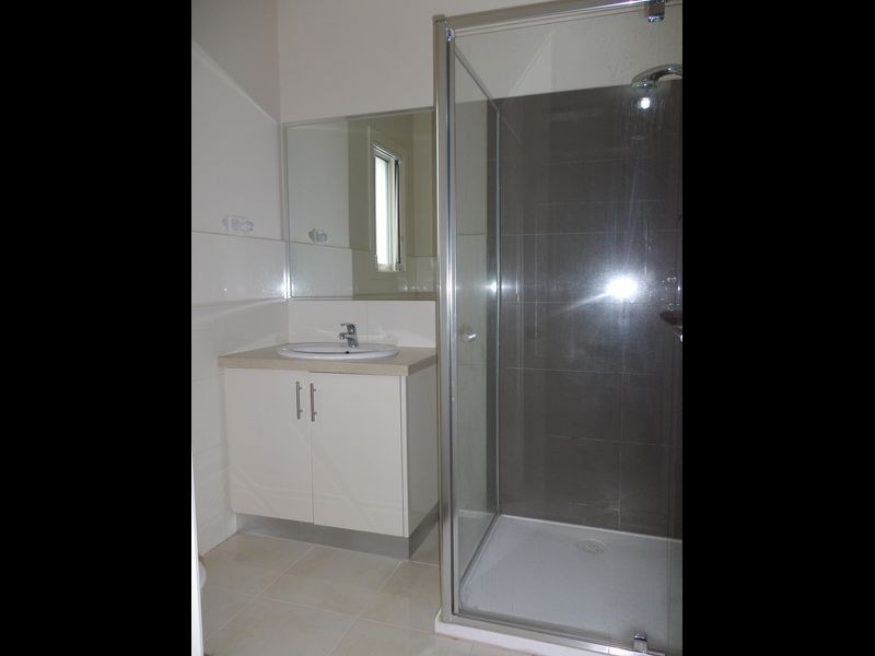 68 Jyndabyne Avenue, Taylors Hill VIC 3037