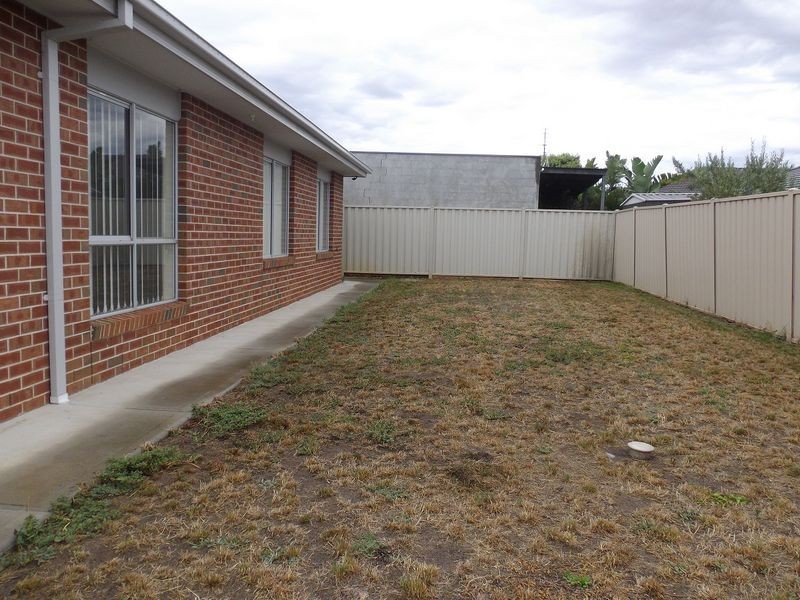 68 Jyndabyne Avenue, Taylors Hill VIC 3037