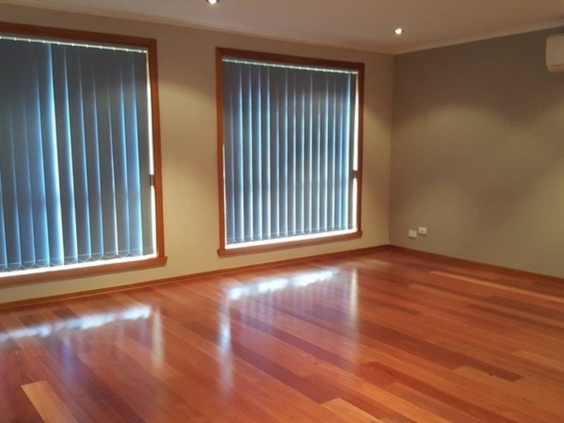 9 Sword Walk, Kings Park VIC 3021