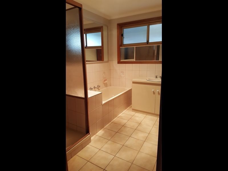 9 Sword Walk, Kings Park VIC 3021