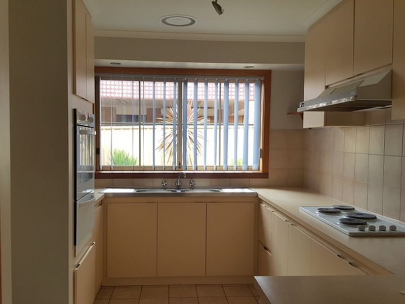 9 Sword Walk, Kings Park VIC 3021
