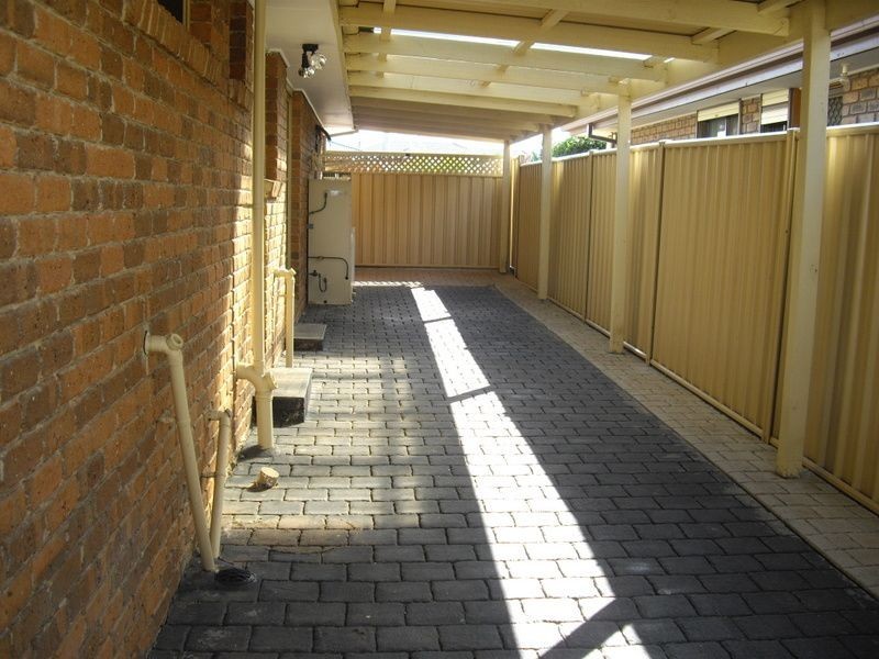 9 Sword Walk, Kings Park VIC 3021
