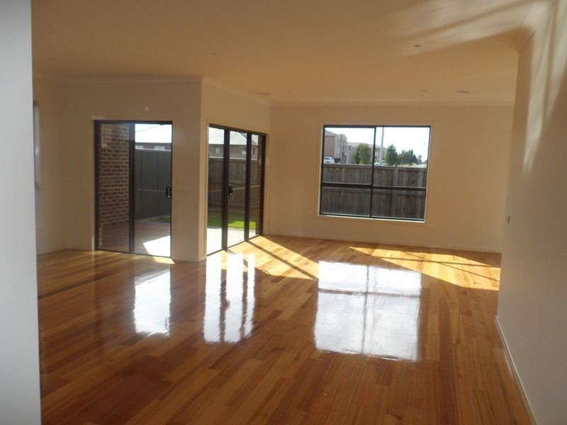 43 Marine Parade, Caroline Springs VIC 3023