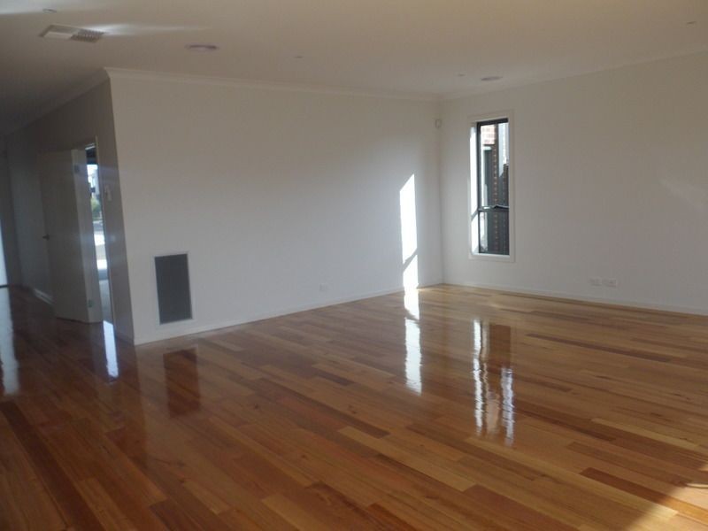 43 Marine Parade, Caroline Springs VIC 3023