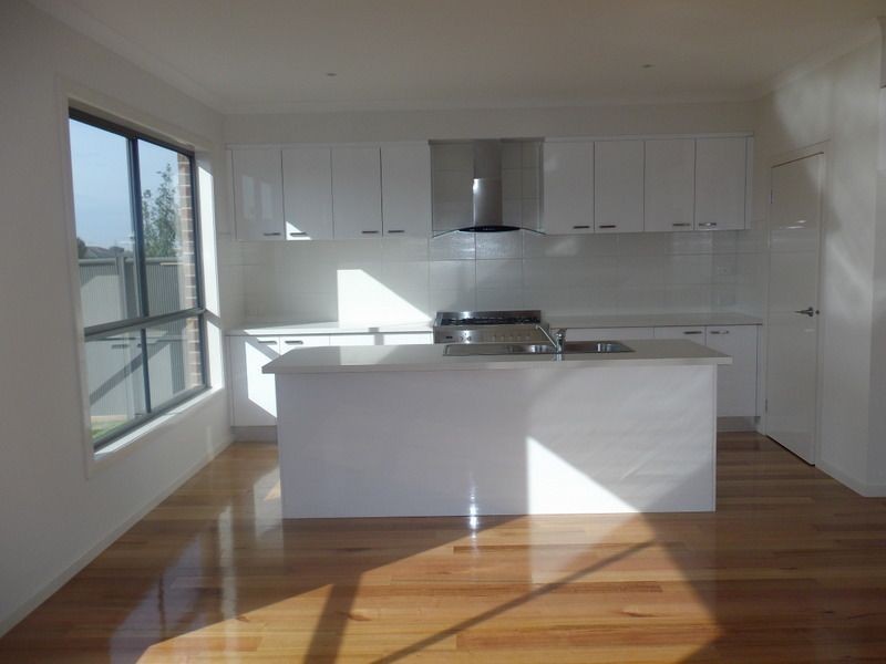 43 Marine Parade, Caroline Springs VIC 3023