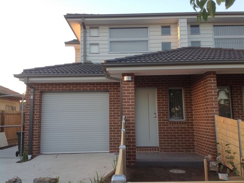 2/76 Station Avenue, St Albans VIC 3021