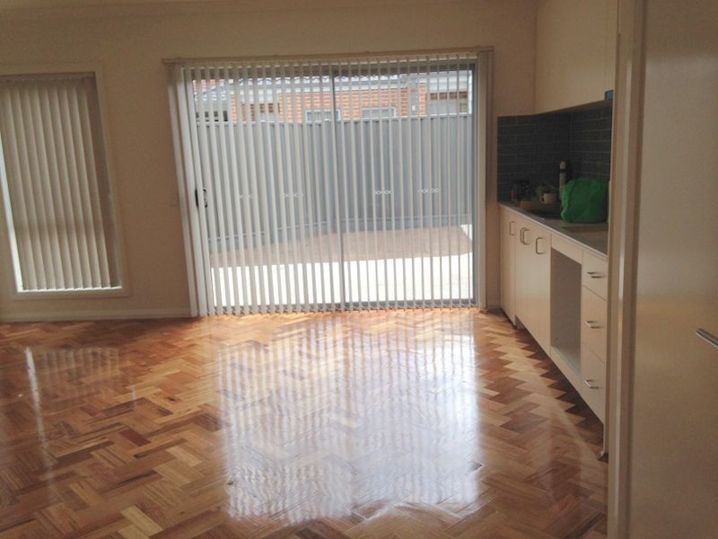 2/76 Station Avenue, St Albans VIC 3021