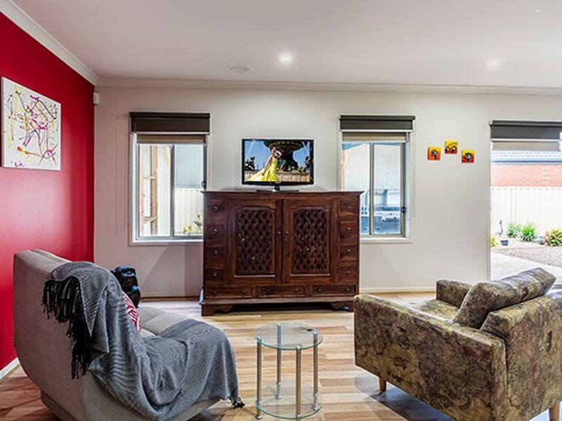 20 Featherhead Way, Melton West VIC 3337