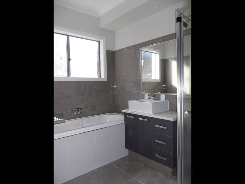 50 Lawrence Avenue, Melton West VIC 3337