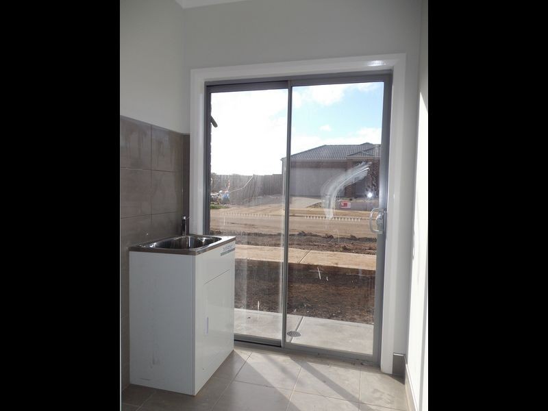 50 Lawrence Avenue, Melton West VIC 3337