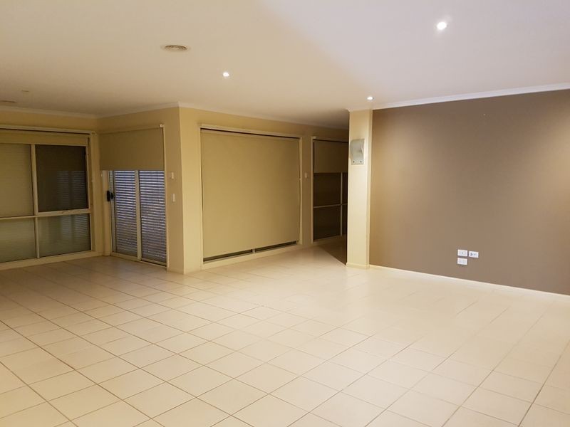 69 Jindabyne Avenue, Taylors Hill VIC 3037