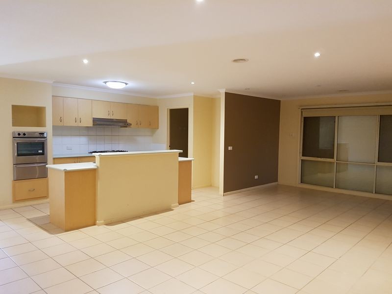 69 Jindabyne Avenue, Taylors Hill VIC 3037