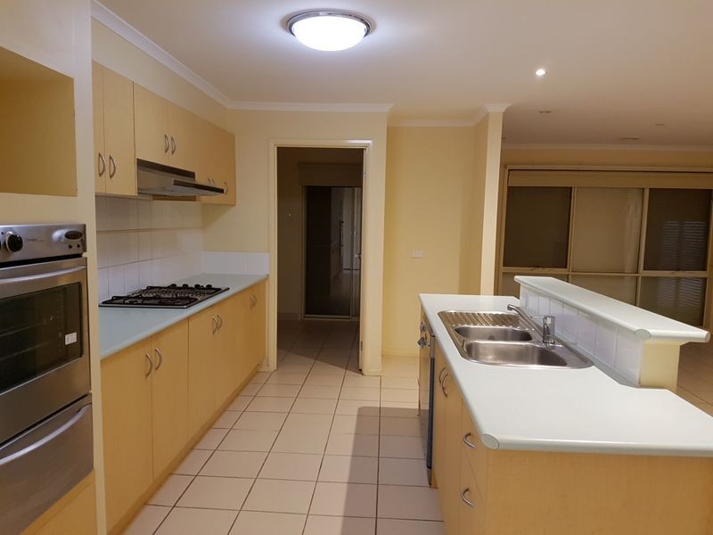 69 Jindabyne Avenue, Taylors Hill VIC 3037