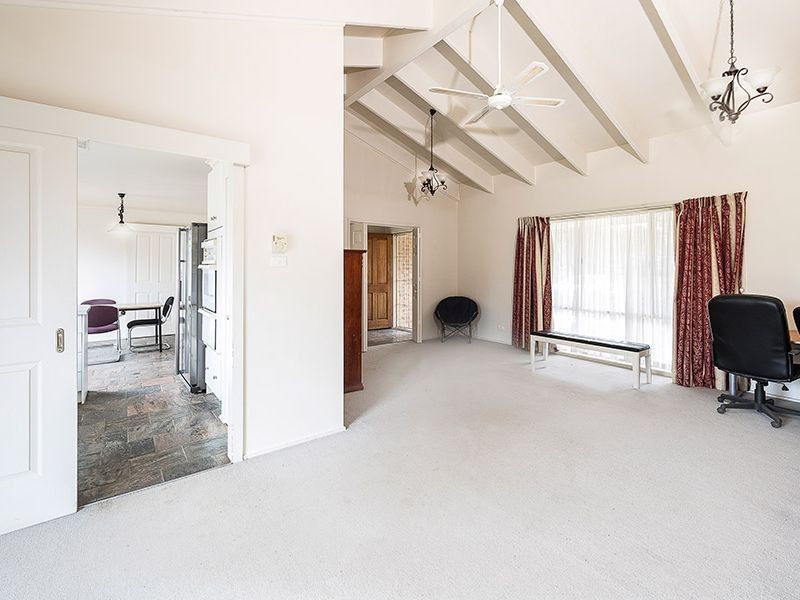 16 Coleraine Drive, Romsey VIC 3434