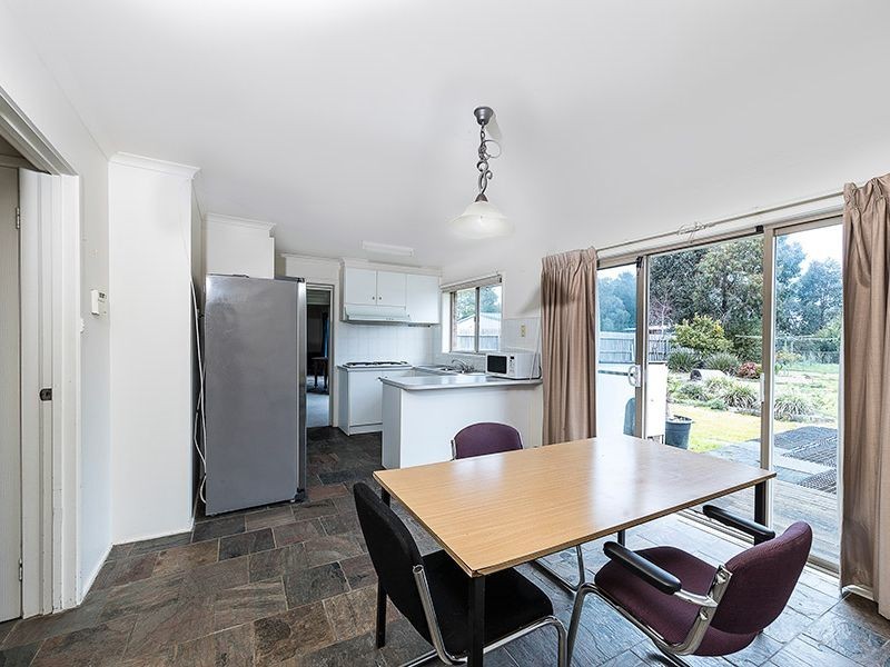 16 Coleraine Drive, Romsey VIC 3434