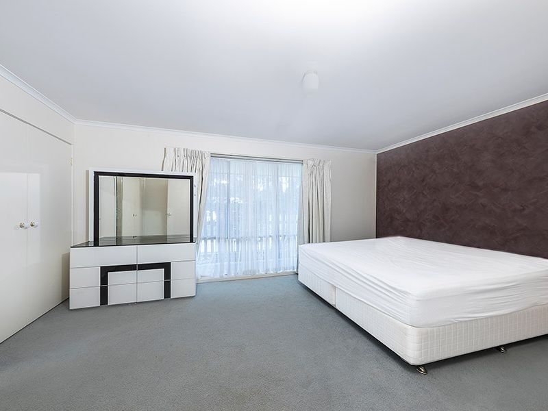 16 Coleraine Drive, Romsey VIC 3434