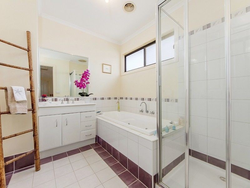 17 Jacaranda Drive, Taylors Hill VIC 3037