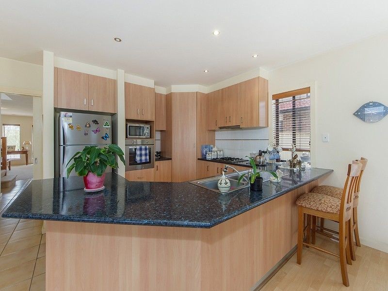 17 Jacaranda Drive, Taylors Hill VIC 3037