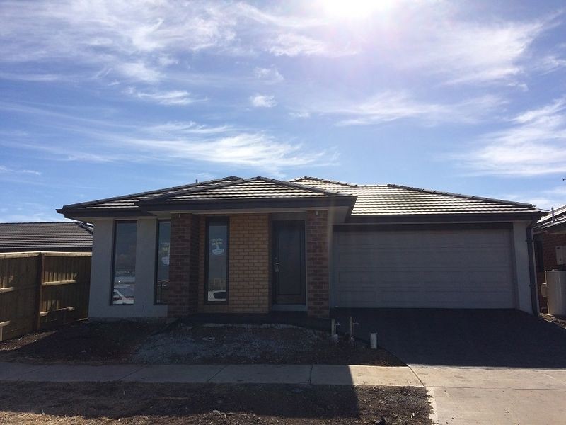 27 Treevee Parkway, Werribee VIC 3030
