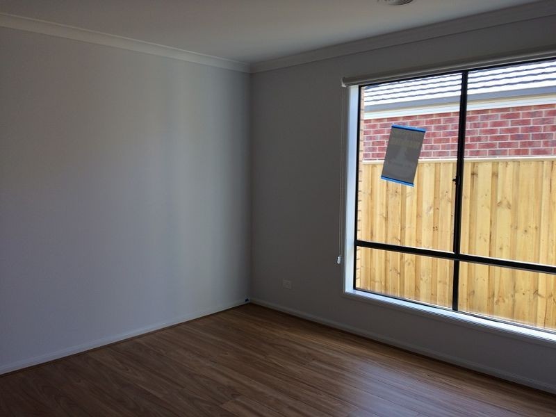 27 Treevee Parkway, Werribee VIC 3030