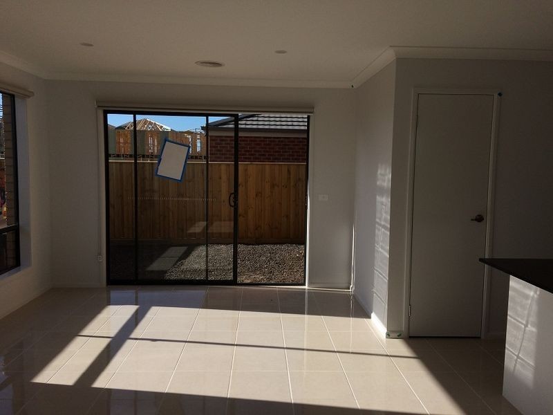 27 Treevee Parkway, Werribee VIC 3030