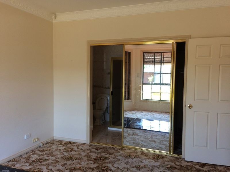 8 Moonstone Circuit, St Albans VIC 3021