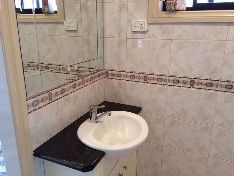 8 Moonstone Circuit, St Albans VIC 3021