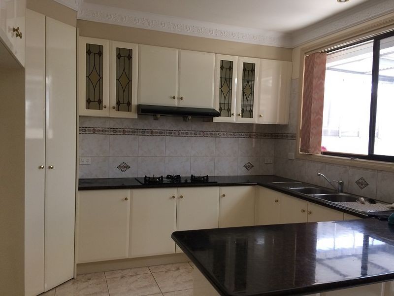 8 Moonstone Circuit, St Albans VIC 3021