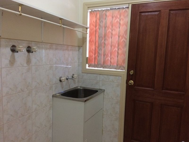 8 Moonstone Circuit, St Albans VIC 3021