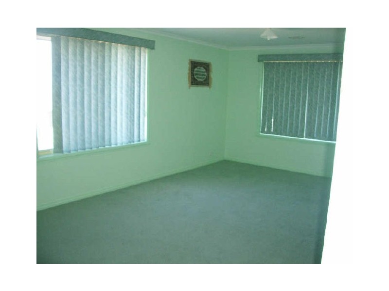 17 Daylesford terrace, Caroline Springs VIC 3023