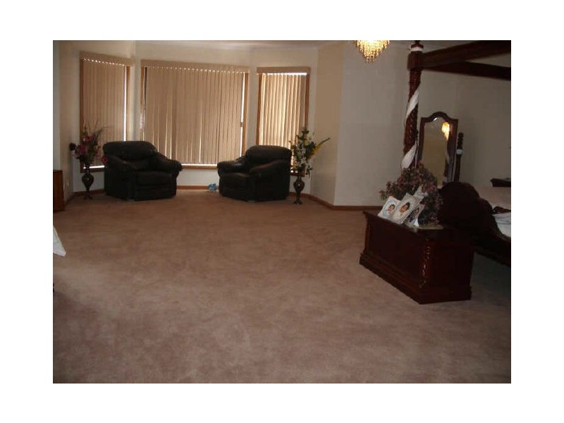 6 Willowood Court, Taylors Hill VIC 3037