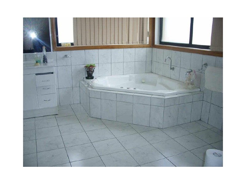 6 Willowood Court, Taylors Hill VIC 3037