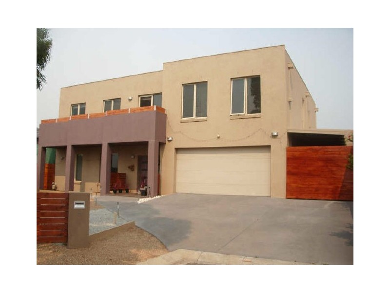 6 Penlow Court, Hillside VIC 3037