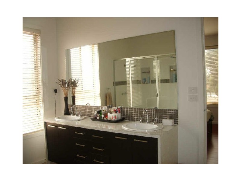 6 Penlow Court, Hillside VIC 3037