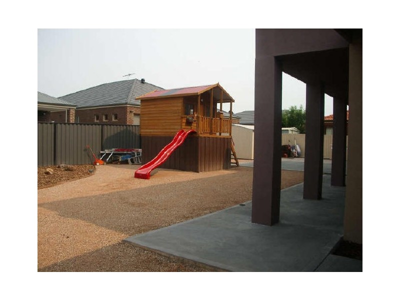 6 Penlow Court, Hillside VIC 3037