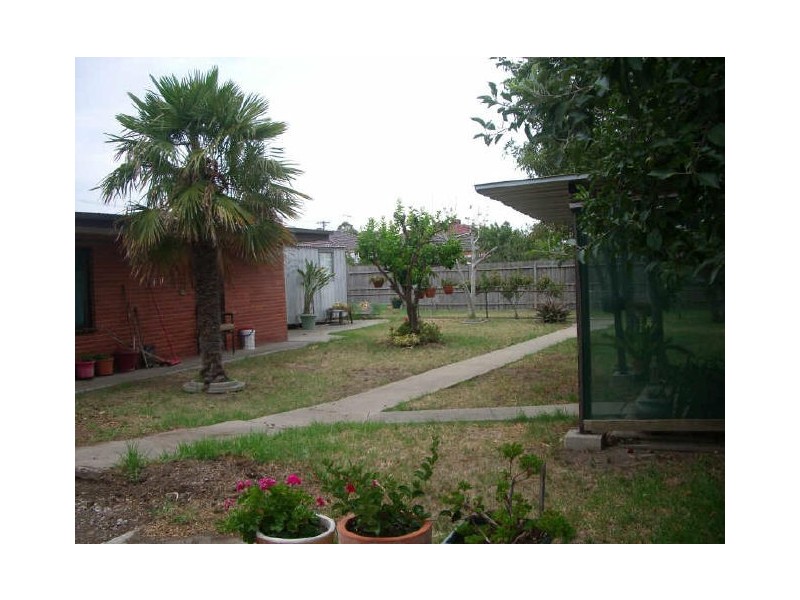 2 Moffat Street, St Albans VIC 3021