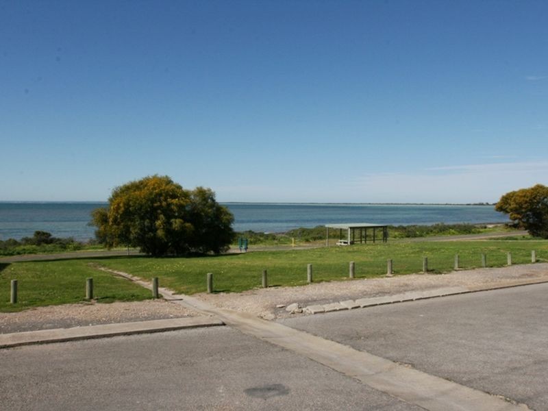 56A Esplanade, Point Turton SA 5575