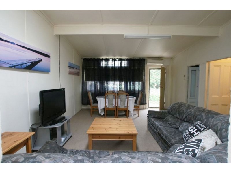 10 McKay Street, Port Broughton SA 5522