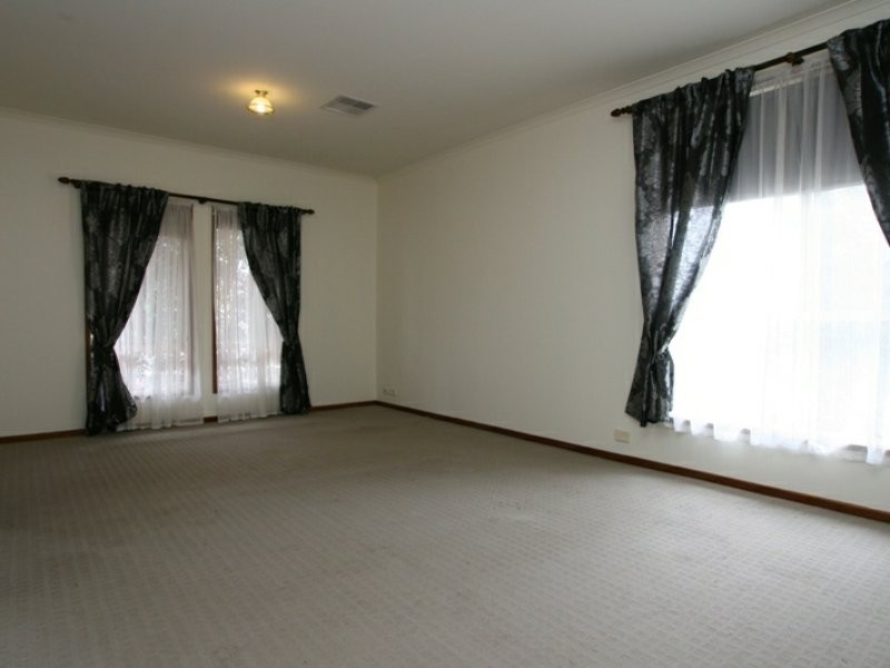 2 Warmington Road, Kadina SA 5554