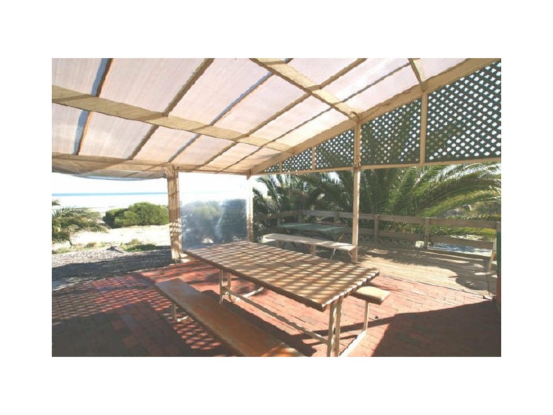 Log Cabin No 2 Coast Rd, Moonta SA 5558