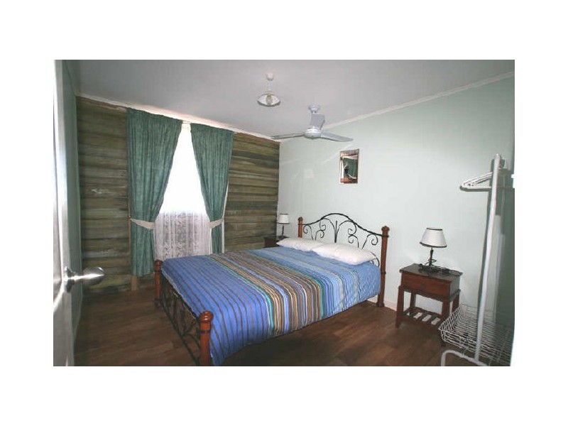 Log Cabin No 2 Coast Rd, Moonta SA 5558