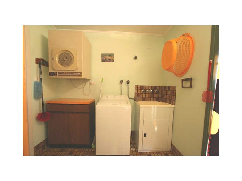 Log Cabin No 2 Coast Rd, Moonta SA 5558